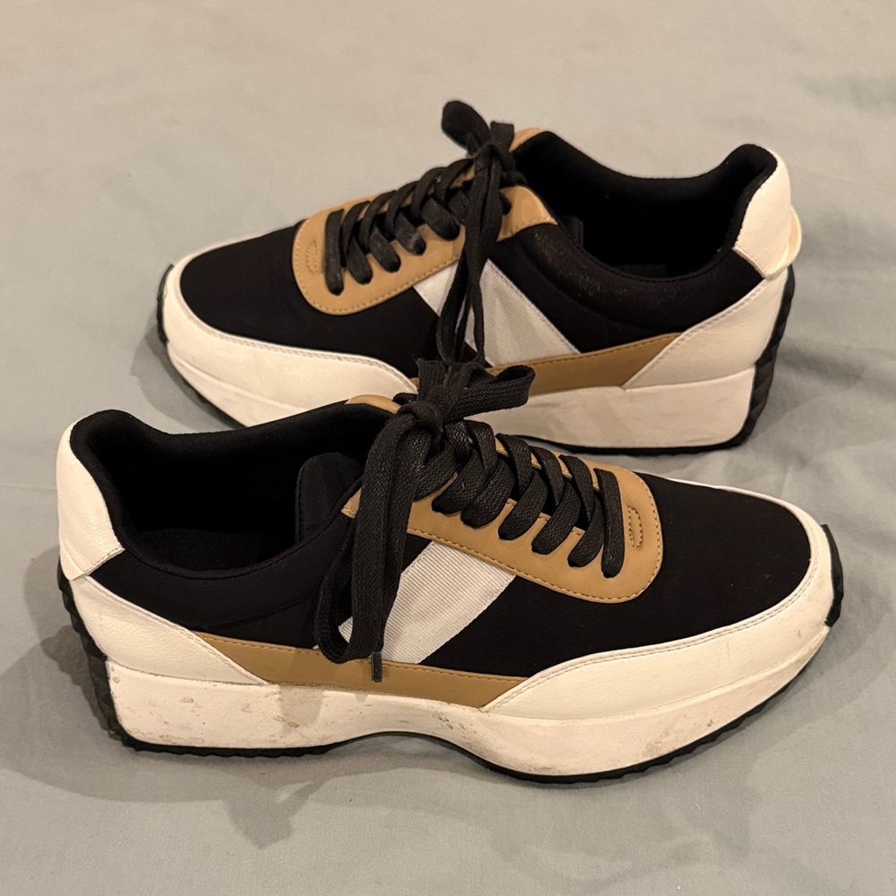 DV by Dolce Vita Black and Tan Sneakers